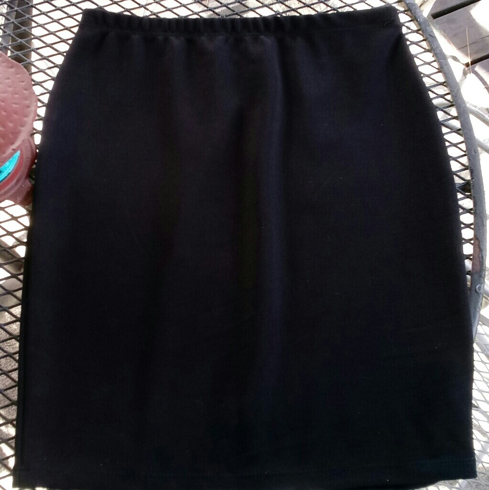 Black Pencil Skirt. Size Large.